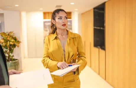 Nora Istrefi blen shtëpi luksoze në Vlorë